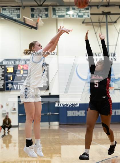 Thumbnail 3 in Weiss @ Bryan photogallery.