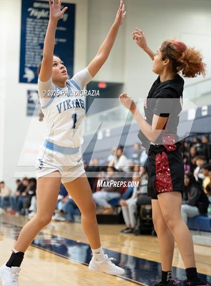 Thumbnail 1 in Weiss @ Bryan photogallery.