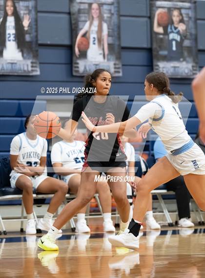 Thumbnail 2 in Weiss @ Bryan photogallery.