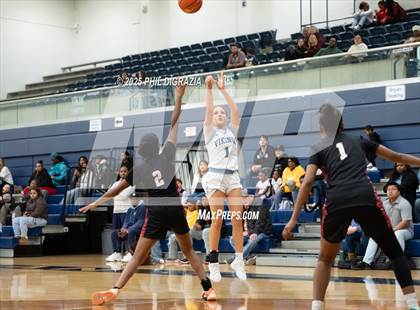 Thumbnail 1 in Weiss @ Bryan photogallery.