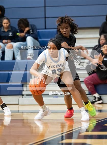 Thumbnail 2 in Weiss @ Bryan photogallery.