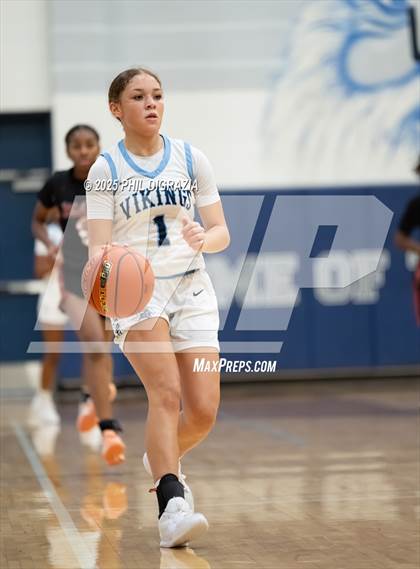 Thumbnail 2 in Weiss @ Bryan photogallery.