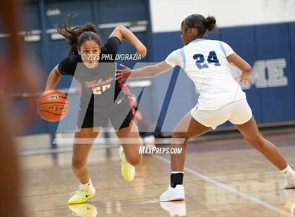 Thumbnail 1 in Weiss @ Bryan photogallery.