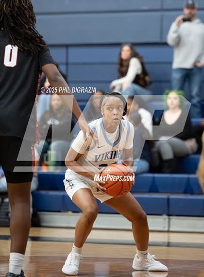 Thumbnail 2 in Weiss @ Bryan photogallery.