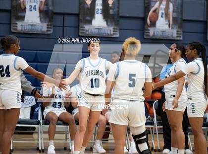 Thumbnail 1 in Weiss @ Bryan photogallery.