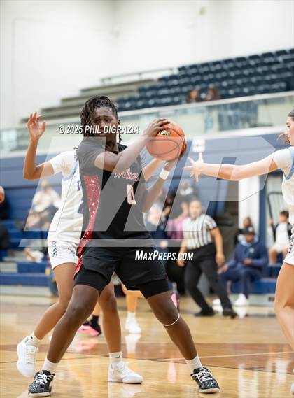 Thumbnail 1 in Weiss @ Bryan photogallery.