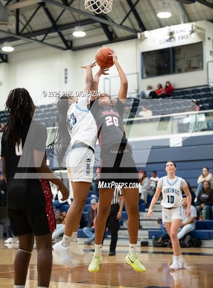 Thumbnail 2 in Weiss @ Bryan photogallery.