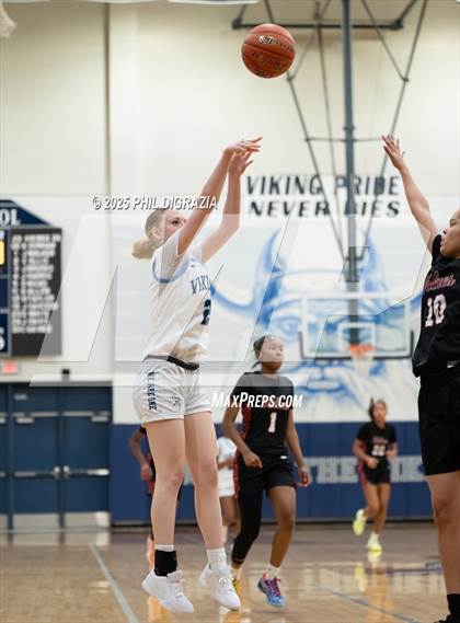 Thumbnail 2 in Weiss @ Bryan photogallery.