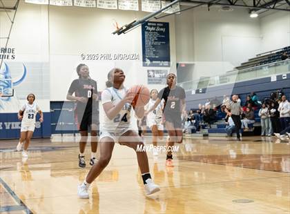 Thumbnail 3 in Weiss @ Bryan photogallery.