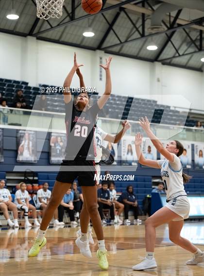 Thumbnail 1 in Weiss @ Bryan photogallery.