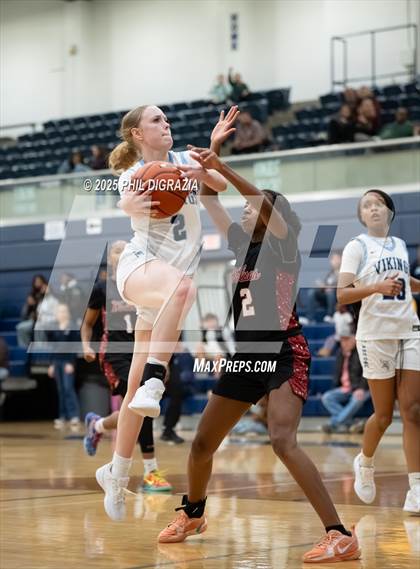 Thumbnail 2 in Weiss @ Bryan photogallery.