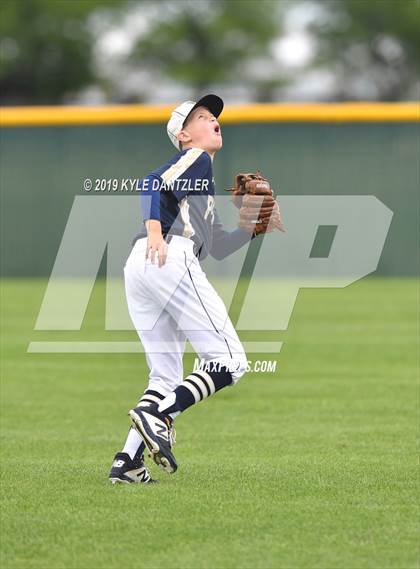 Thumbnail 1 in Perrin-Whitt vs Savoy (UIL 1A Region 2 Area Playoff) photogallery.