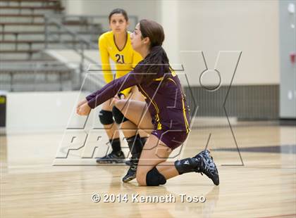 Thumbnail 1 in Holy Cross vs Donna (SAISD Tournament) photogallery.