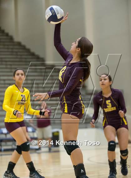 Thumbnail 2 in Holy Cross vs Donna (SAISD Tournament) photogallery.