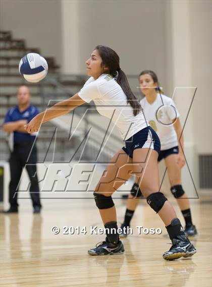 Thumbnail 1 in Holy Cross vs Donna (SAISD Tournament) photogallery.