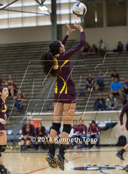 Thumbnail 2 in Holy Cross vs Donna (SAISD Tournament) photogallery.