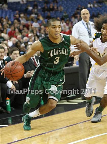 Thumbnail 2 in Castro Valley vs. De La Salle (CIF NorCal D1 Regional Final) photogallery.
