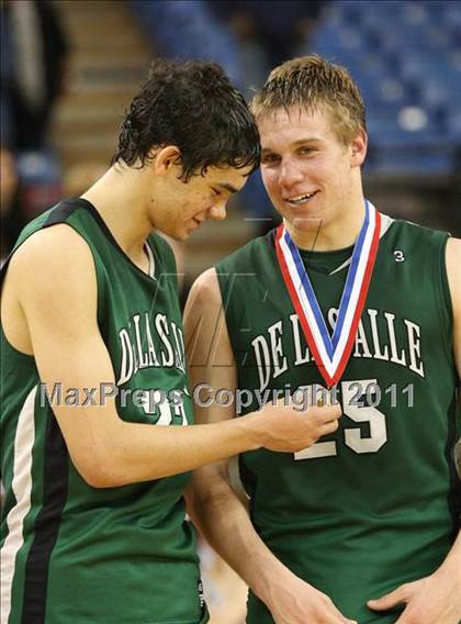 Thumbnail 2 in Castro Valley vs. De La Salle (CIF NorCal D1 Regional Final) photogallery.