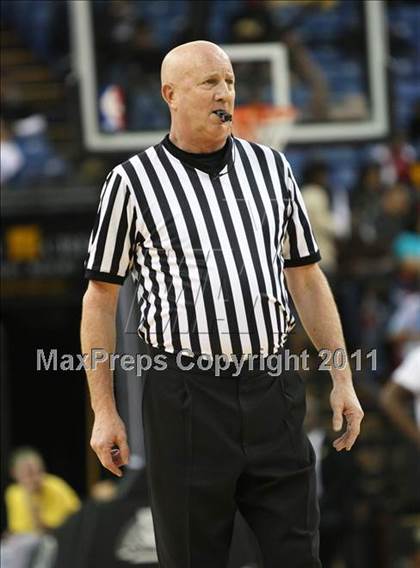 Thumbnail 1 in Castro Valley vs. De La Salle (CIF NorCal D1 Regional Final) photogallery.