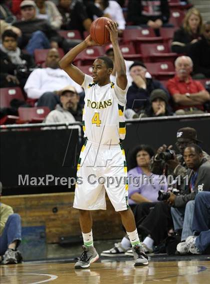 Thumbnail 1 in Castro Valley vs. De La Salle (CIF NorCal D1 Regional Final) photogallery.