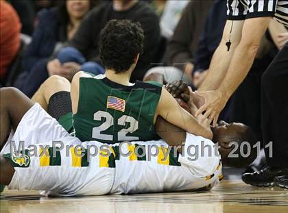 Thumbnail 2 in Castro Valley vs. De La Salle (CIF NorCal D1 Regional Final) photogallery.
