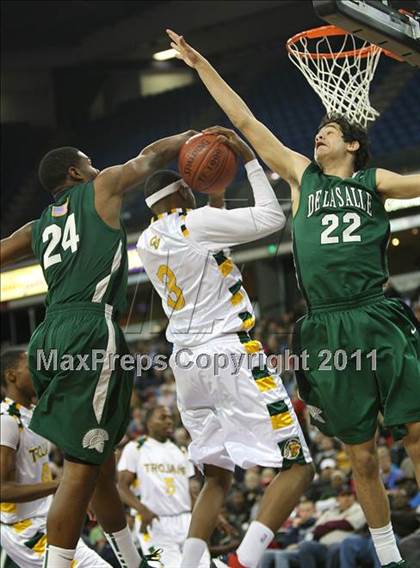 Thumbnail 3 in Castro Valley vs. De La Salle (CIF NorCal D1 Regional Final) photogallery.