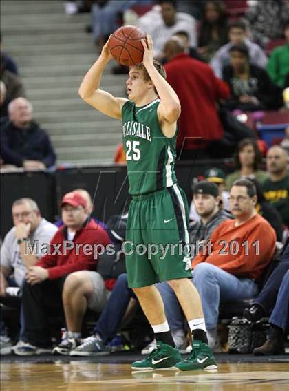 Thumbnail 2 in Castro Valley vs. De La Salle (CIF NorCal D1 Regional Final) photogallery.