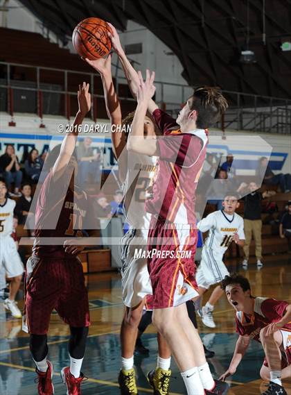 Thumbnail 2 in La Canada vs Alhambra photogallery.
