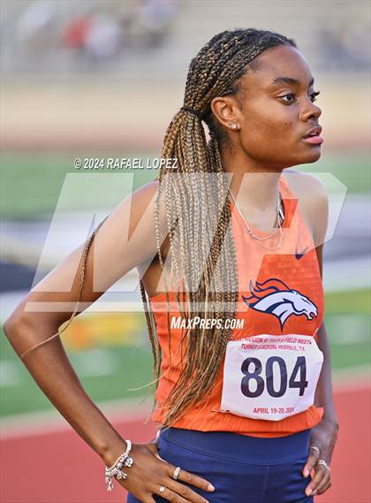 Thumbnail 2 in UIL Track & Field 6A Region 3 Regional Final Preliminaries (200 Meter) photogallery.