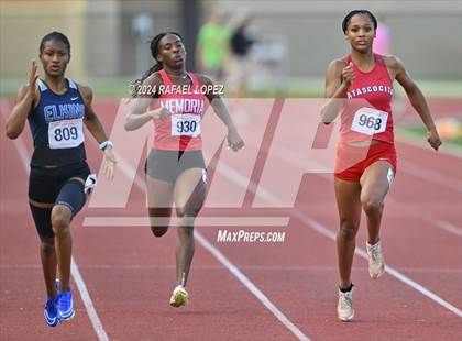 Thumbnail 1 in UIL Track & Field 6A Region 3 Regional Final Preliminaries (200 Meter) photogallery.