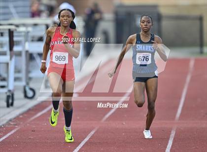 Thumbnail 1 in UIL Track & Field 6A Region 3 Regional Final Preliminaries (200 Meter) photogallery.