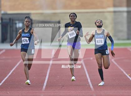 Thumbnail 3 in UIL Track & Field 6A Region 3 Regional Final Preliminaries (200 Meter) photogallery.