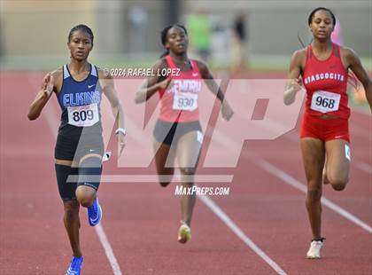 Thumbnail 2 in UIL Track & Field 6A Region 3 Regional Final Preliminaries (200 Meter) photogallery.