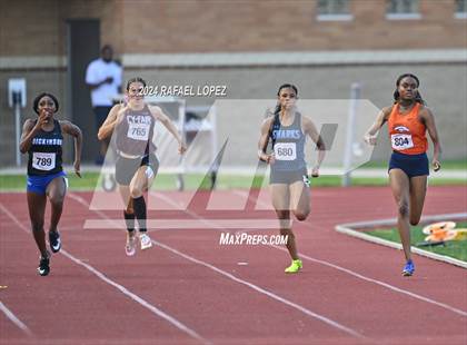 Thumbnail 1 in UIL Track & Field 6A Region 3 Regional Final Preliminaries (200 Meter) photogallery.