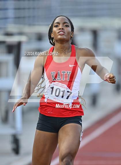 Thumbnail 1 in UIL Track & Field 6A Region 3 Regional Final Preliminaries (200 Meter) photogallery.