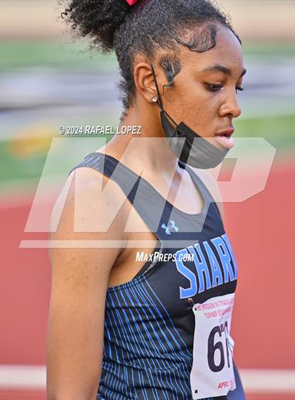 Thumbnail 1 in UIL Track & Field 6A Region 3 Regional Final Preliminaries (200 Meter) photogallery.