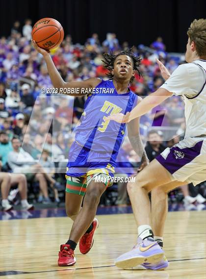 Thumbnail 2 in Boerne vs. Washington (UIL 4A Basketball State Semifinal) photogallery.