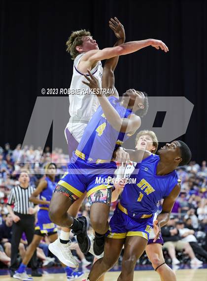 Thumbnail 1 in Boerne vs. Washington (UIL 4A Basketball State Semifinal) photogallery.