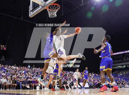 Thumbnail 1 in Boerne vs. Washington (UIL 4A Basketball State Semifinal) photogallery.