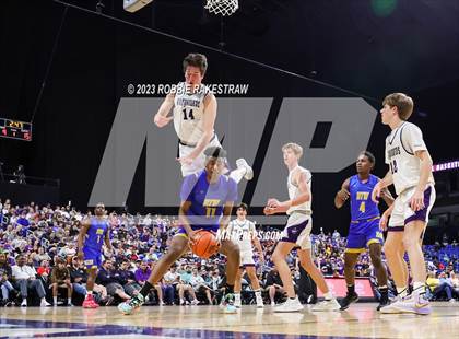 Thumbnail 3 in Boerne vs. Washington (UIL 4A Basketball State Semifinal) photogallery.