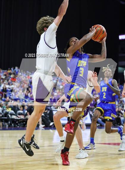 Thumbnail 2 in Boerne vs. Washington (UIL 4A Basketball State Semifinal) photogallery.