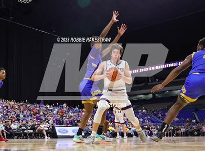 Thumbnail 1 in Boerne vs. Washington (UIL 4A Basketball State Semifinal) photogallery.
