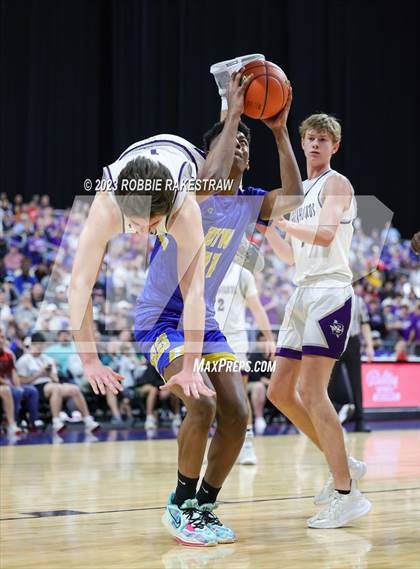 Thumbnail 1 in Boerne vs. Washington (UIL 4A Basketball State Semifinal) photogallery.