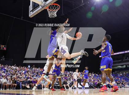 Thumbnail 3 in Boerne vs. Washington (UIL 4A Basketball State Semifinal) photogallery.