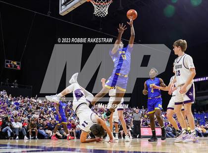 Thumbnail 3 in Boerne vs. Washington (UIL 4A Basketball State Semifinal) photogallery.