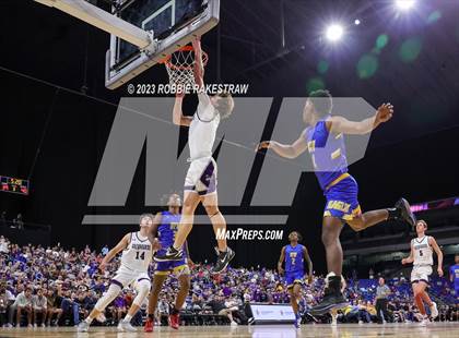 Thumbnail 3 in Boerne vs. Washington (UIL 4A Basketball State Semifinal) photogallery.