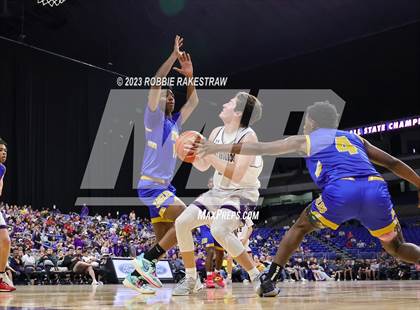 Thumbnail 3 in Boerne vs. Washington (UIL 4A Basketball State Semifinal) photogallery.