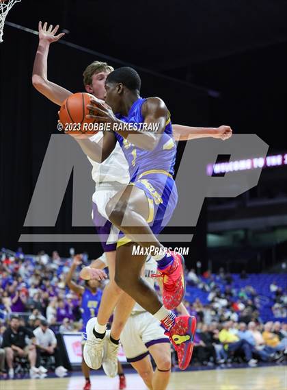 Thumbnail 3 in Boerne vs. Washington (UIL 4A Basketball State Semifinal) photogallery.