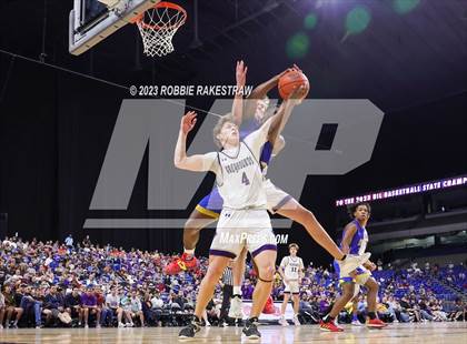 Thumbnail 1 in Boerne vs. Washington (UIL 4A Basketball State Semifinal) photogallery.