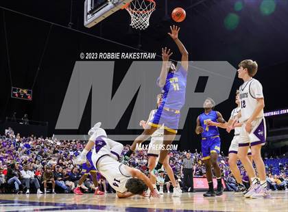 Thumbnail 1 in Boerne vs. Washington (UIL 4A Basketball State Semifinal) photogallery.